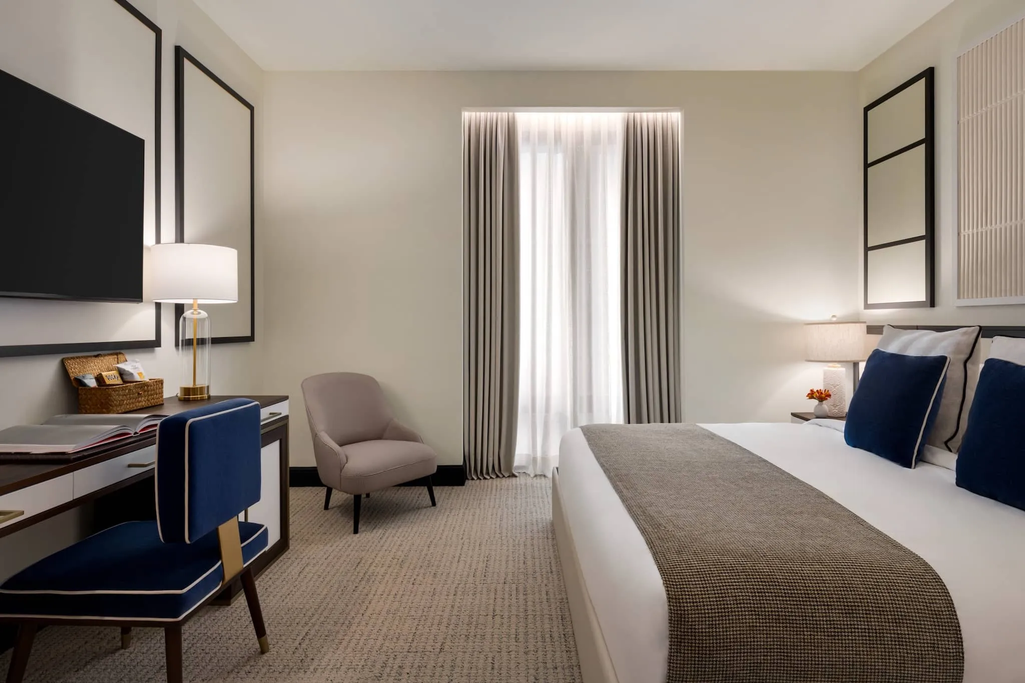 The King Deluxe Mobility / Hearing Accessible with Tub at The Chemists' Club Hotel NYC features a comfortable and large king bed, and a work station so you can work and play while in Manhattan