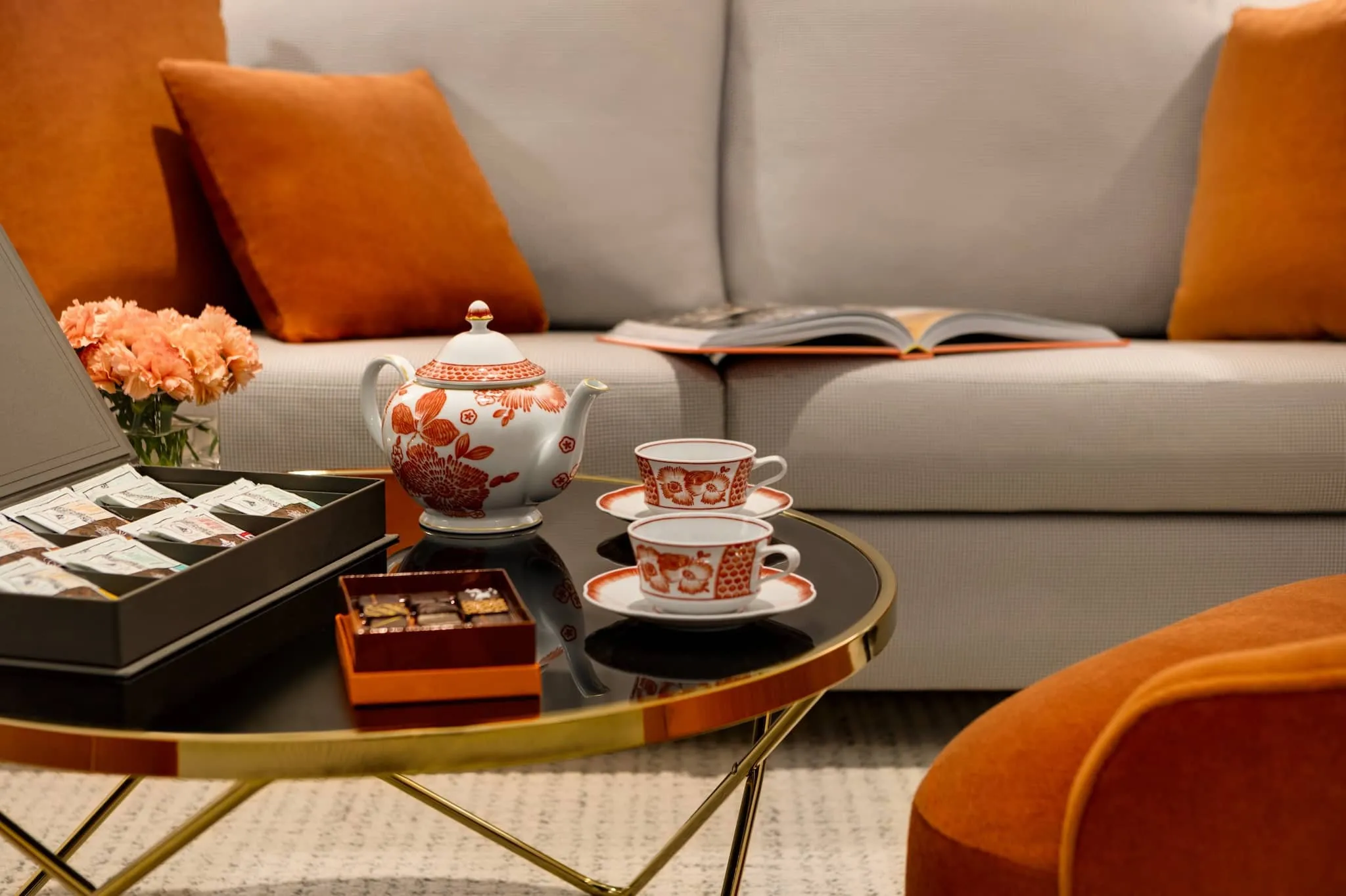 The Chemists' Club Hotel's Junior Suite King Mobility/Hearing Accessible with Transfer Shower features bespoke and curated amenities, perfect for your stay